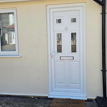Cozy Studio Near To Tube Station Redbridge Exterior photo